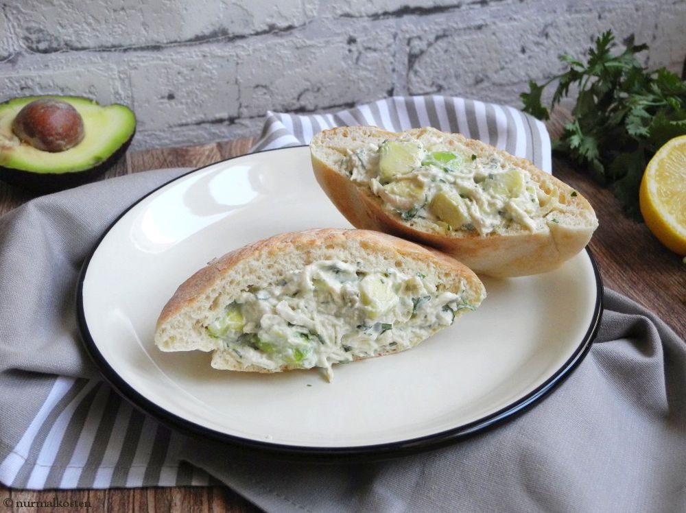 Rezeptbild: Pita mit leichtem Hühner-Avocado-Salat