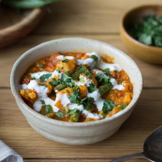 Rezeptbild: Linsen-Dal mit Blumenkohl