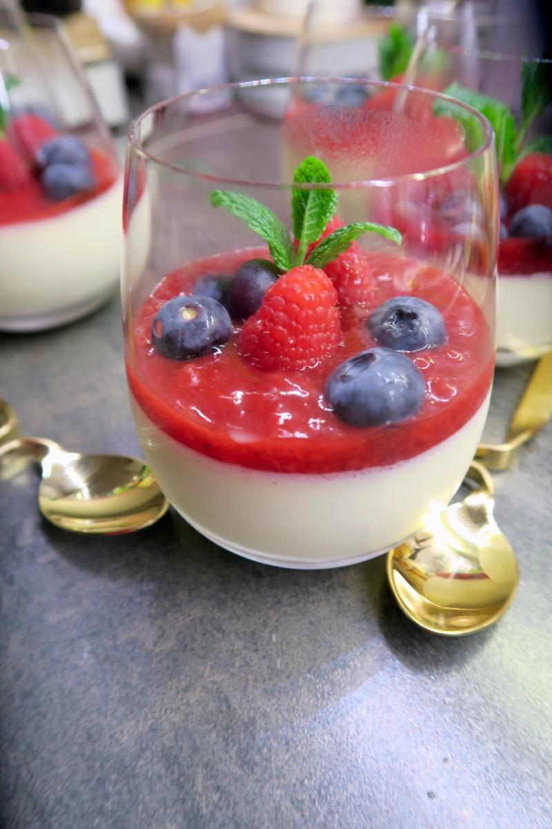 Rezeptbild: Panna Cotta mit Beeren