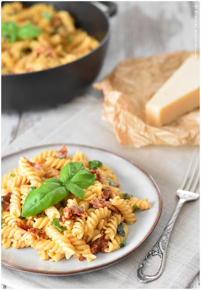 Rezeptbild: One Pot Pasta "Caprese"