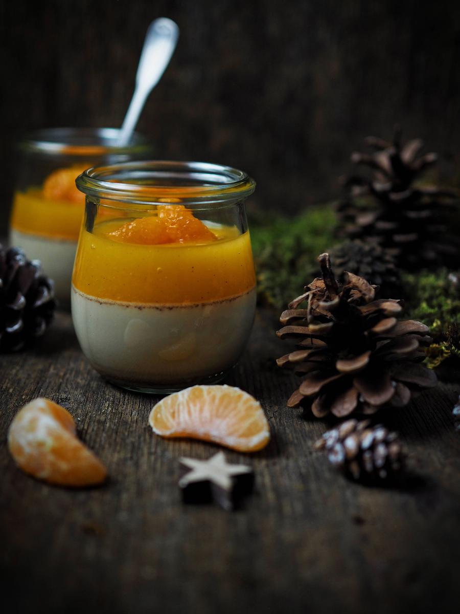 Rezeptbild: Spekulatius-Panna-Cotta mit Mandarinencreme