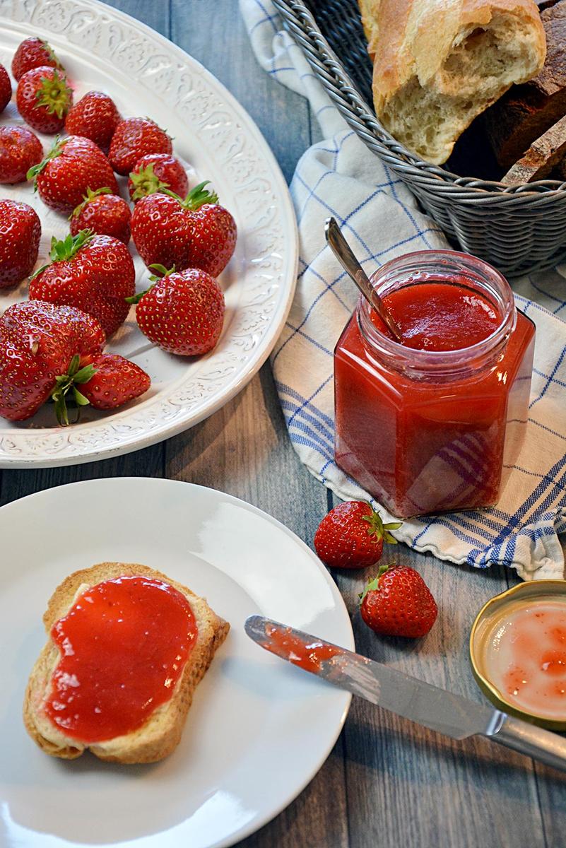 Rezeptbild: Erdbeer-Rhabarber-Marmelade mit Vanille