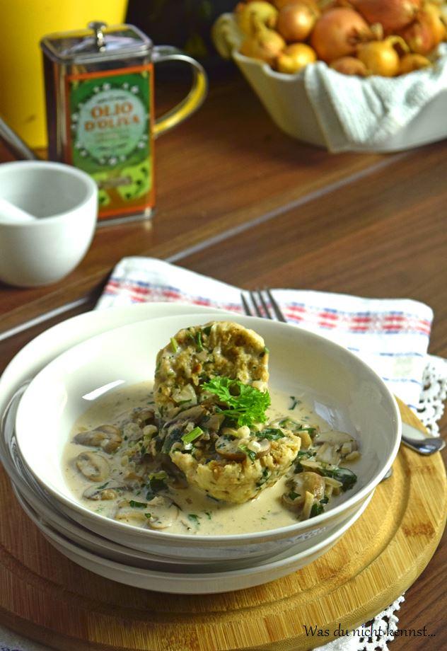 Rezeptbild: Rahmschwammerl mit Semmelknödel