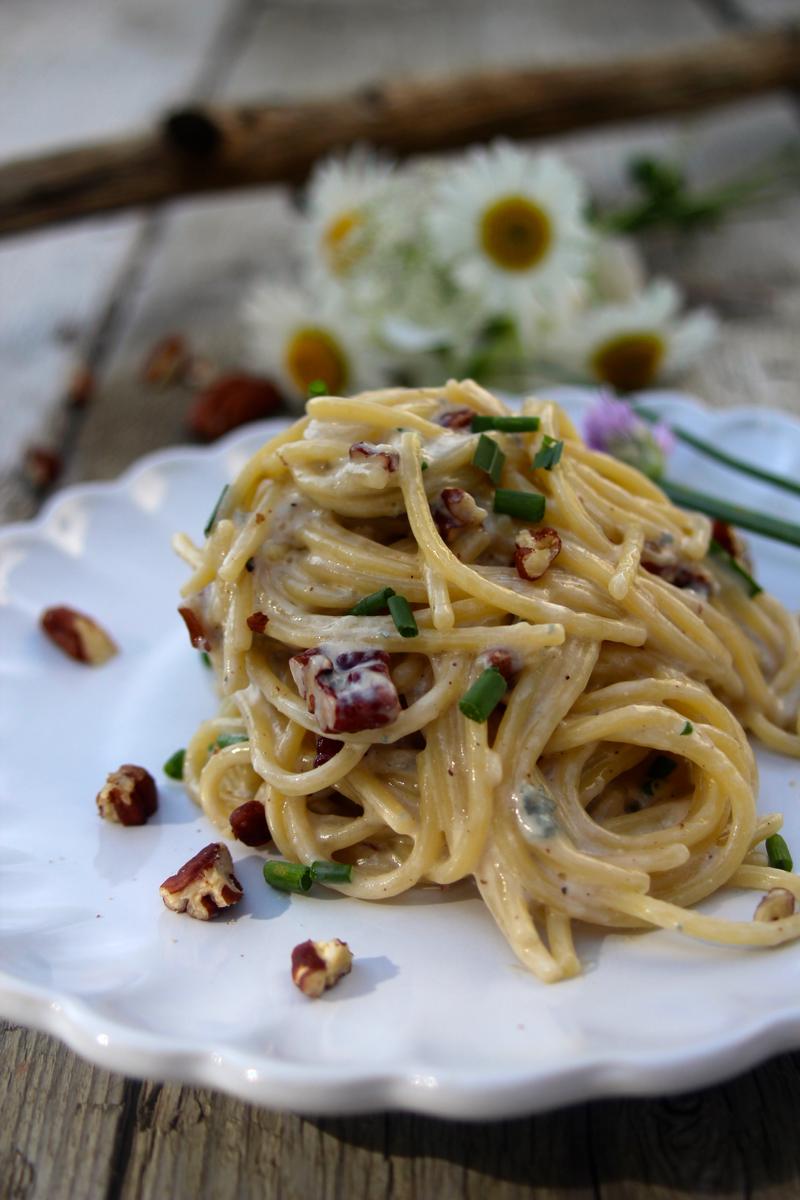 Rezeptbild: Spaghetti mit Gorgonzola-Mascarpone-Sosse und gerösteten Pekannüssen