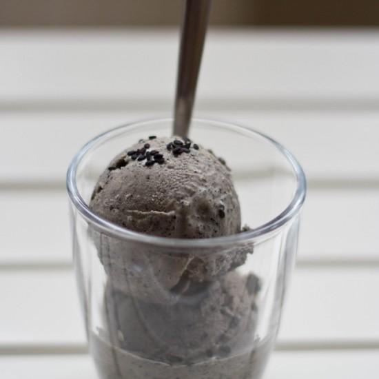 Rezeptbild: Schwarzes Sesam-Eis