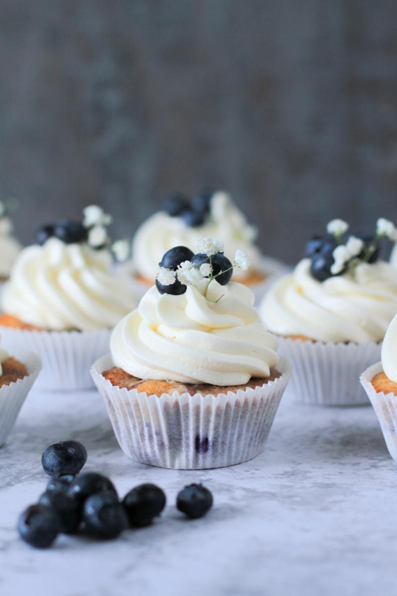 Rezeptbild: Blaubeer-Cupcakes mit Buttercreme
