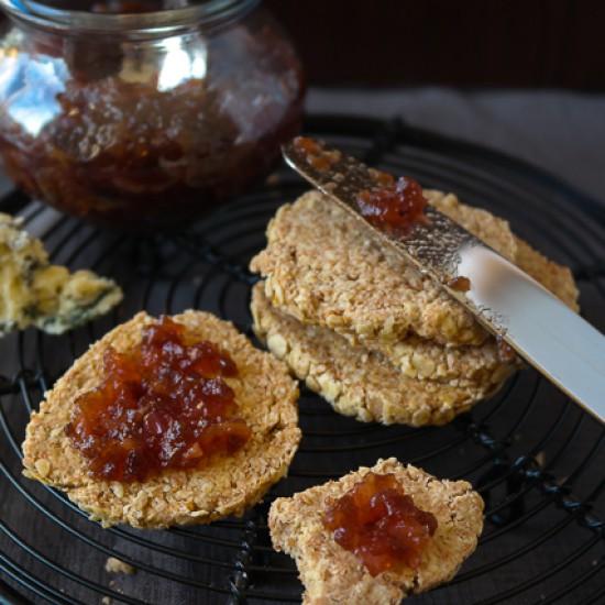 Rezeptbild: Rote-Bete-Chutney und Hafer-Dinkel-Cracker
