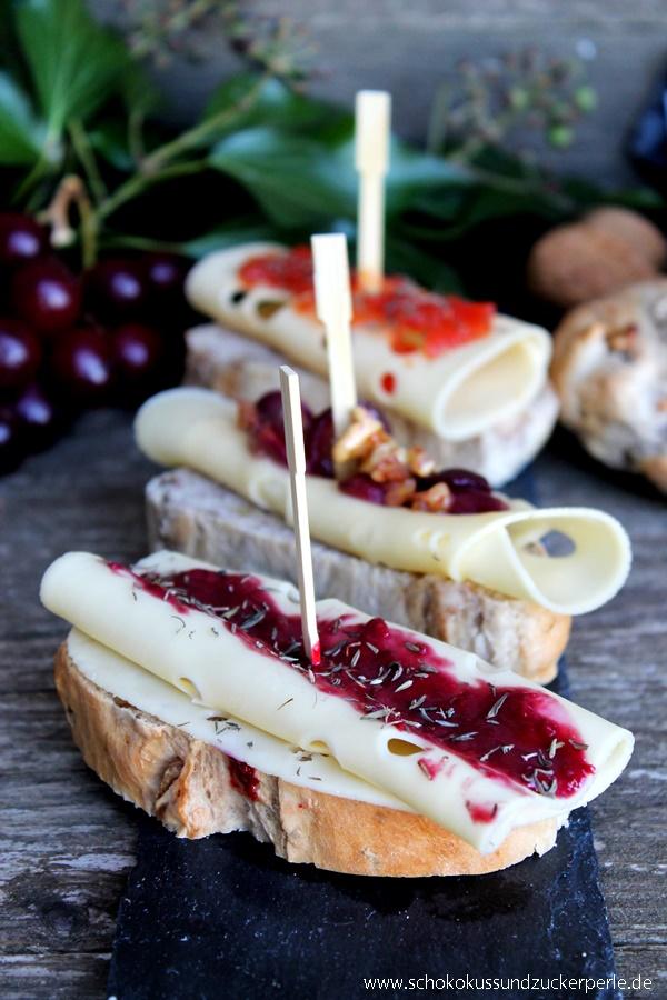 Rezeptbild: Walnussbrot mit dreierlei Käseaufstrich