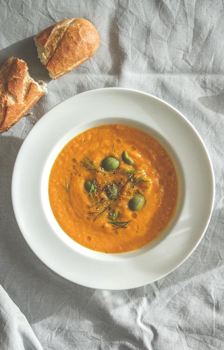 Rezeptbild: Möhrensuppe mit Oliven, Dill und Fenchelsamen