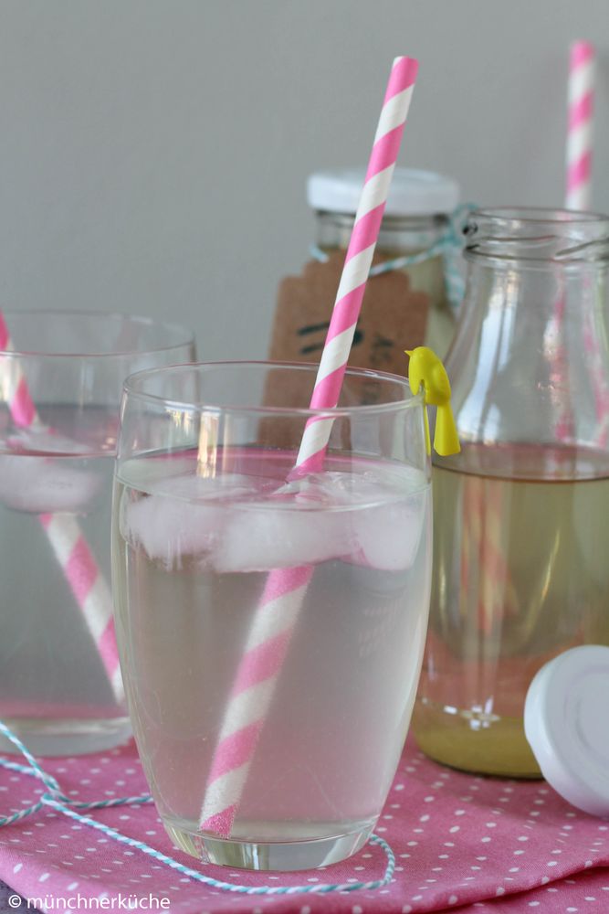 Rezeptbild: Holunderblütensirup ohne Zitronensäure