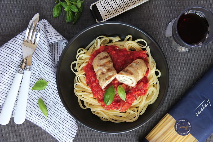 Rezeptbild: Involtini die Pollo auf Tomatensauce