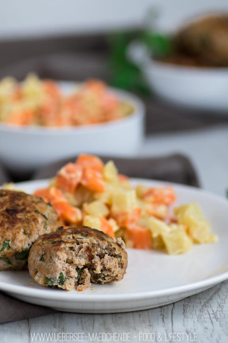 Rezeptbild: Kohlrabi-Möhren-Gemüse mit Frikadellen