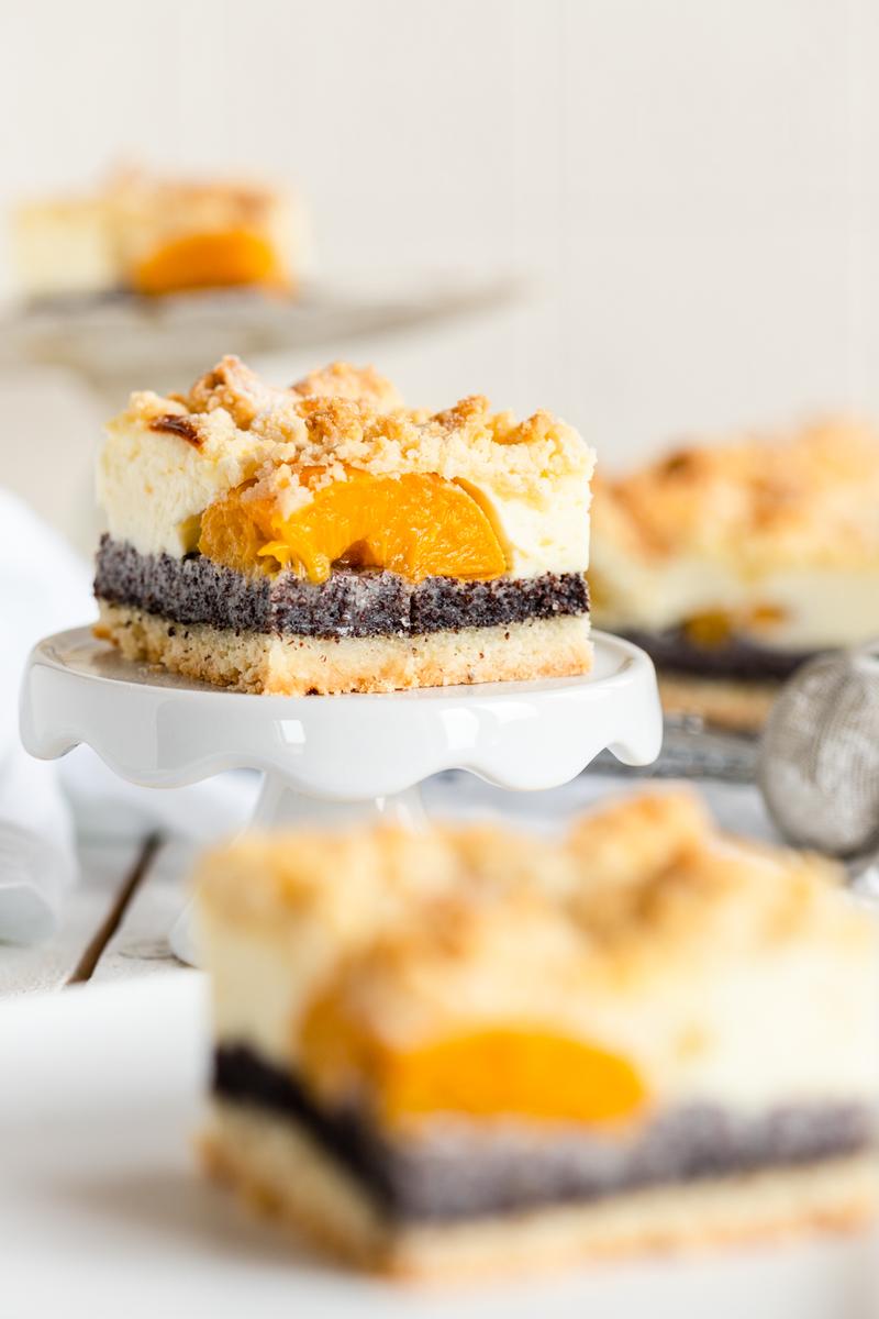 Rezeptbild: Käsekuchen mit Mohn und Pfirsichen