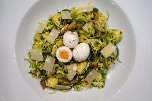 Rezeptbild: Rosenkohlnest mit Austernpilzen und Wachtelei