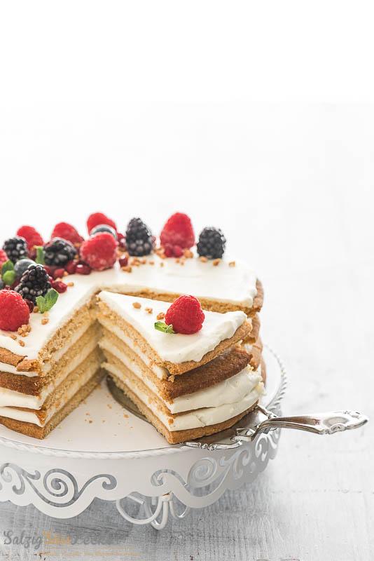 Rezeptbild: Sauercreme-Torte mit Beeren