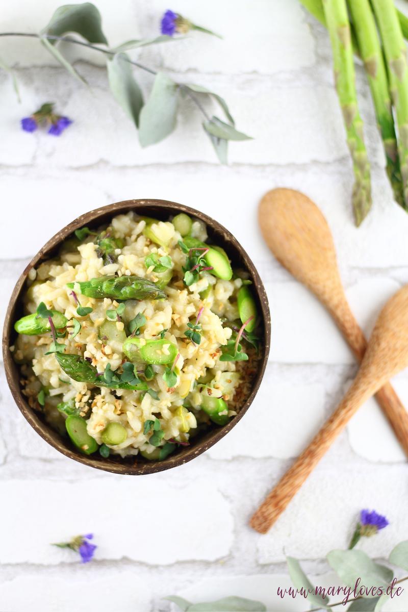 Rezeptbild: Cremiges Spargelrisotto mit Haselnüssen & grünem Spargel