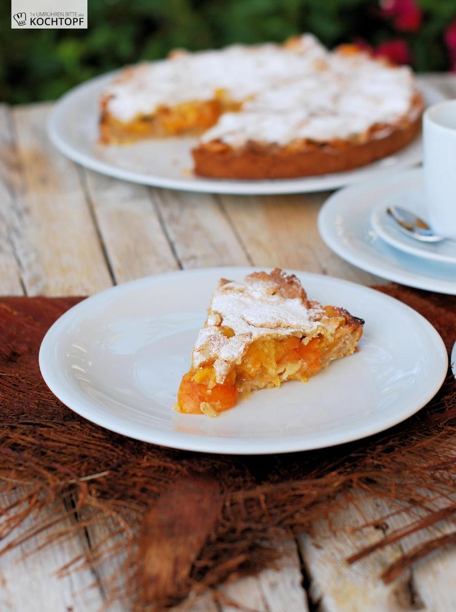 Rezeptbild: Mispel-Marzipan-Pie