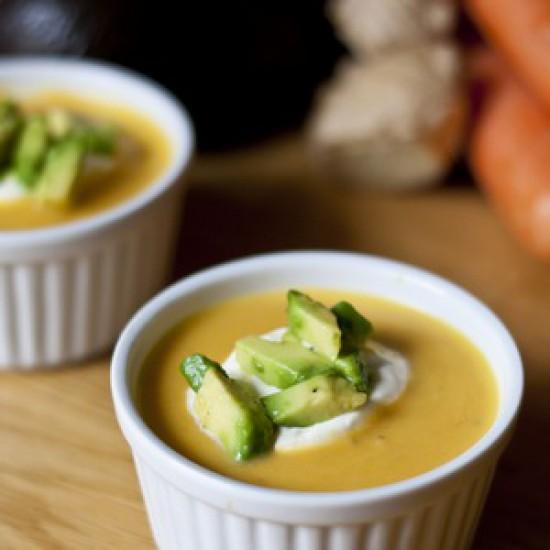 Rezeptbild: Möhren Ingwer Suppe mit Avocado