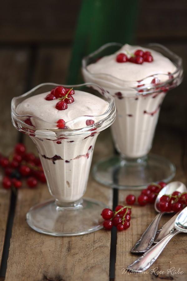 Rezeptbild: Irish-Chocolate-Creme mit low-fat-curd und Johannisbeeren