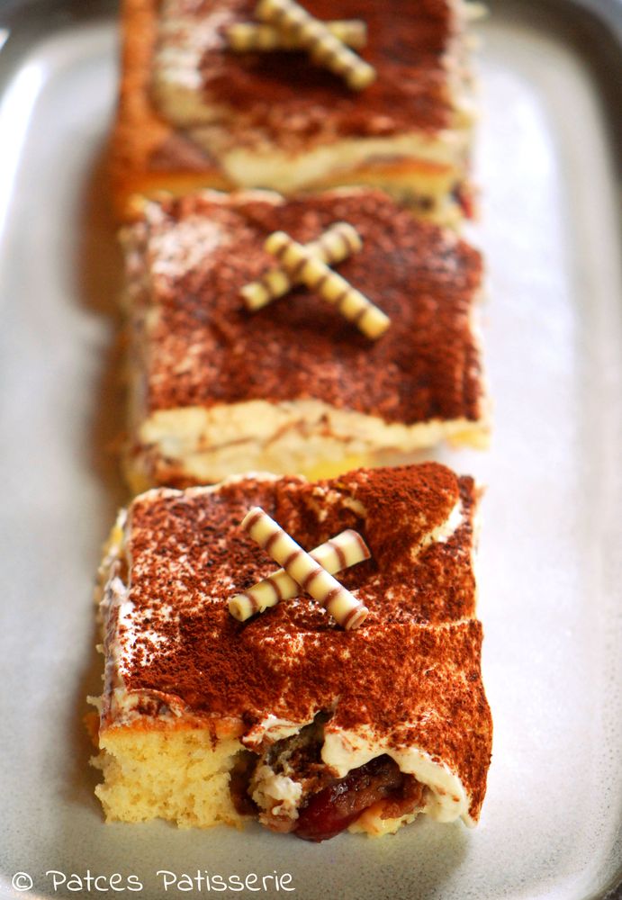 Rezeptbild: Pudding-Kuhlfleckenkuchen mit Kirschen &Tonkabohne;