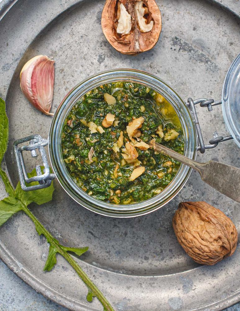 Rezeptbild: Rainkohlpesto mit Walnüssen und Walnussöl