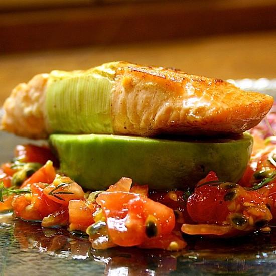 Rezeptbild: Lachspäckchen mit Tomaten-Passionsfrucht-Salsa