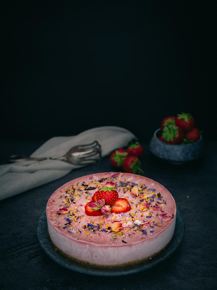 Rezeptbild: Erdbeer Macadamia Raw Cake mit Açaì