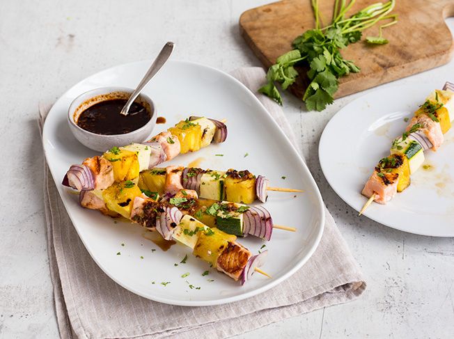 Rezeptbild: Grillspieße mit Lachs und Ananas