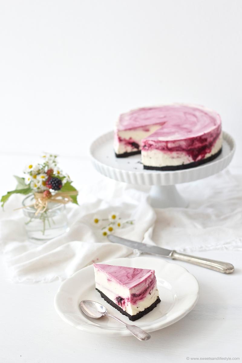 Rezeptbild: (No Bake) Oreo Cheesecake mit Brombeeren und weißer Schokolade