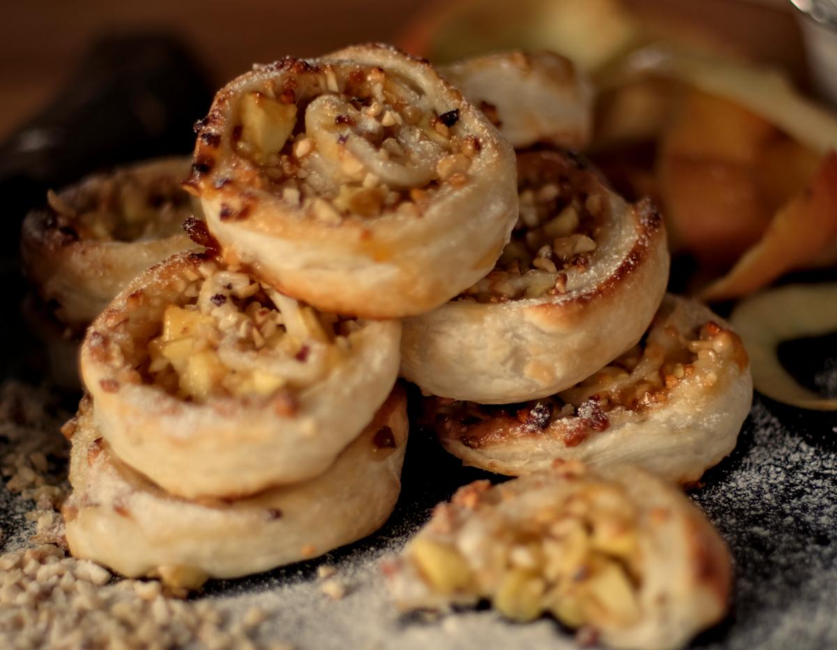 Rezeptbild: Blätterteig-Apfel-Schnecken, in einer Std. auf dem Tisch!