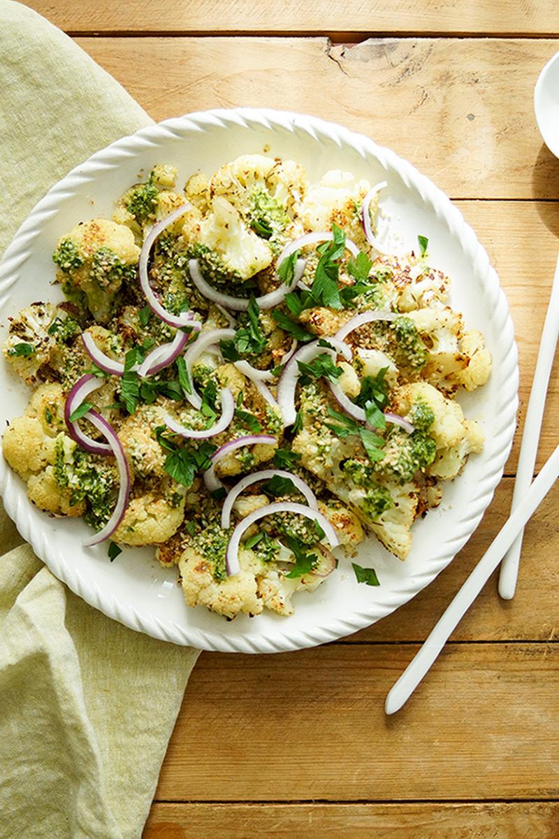 Rezeptbild: Gerösteter Blumenkohl mit Zatar & Zitronen-Petersilien-Dressing