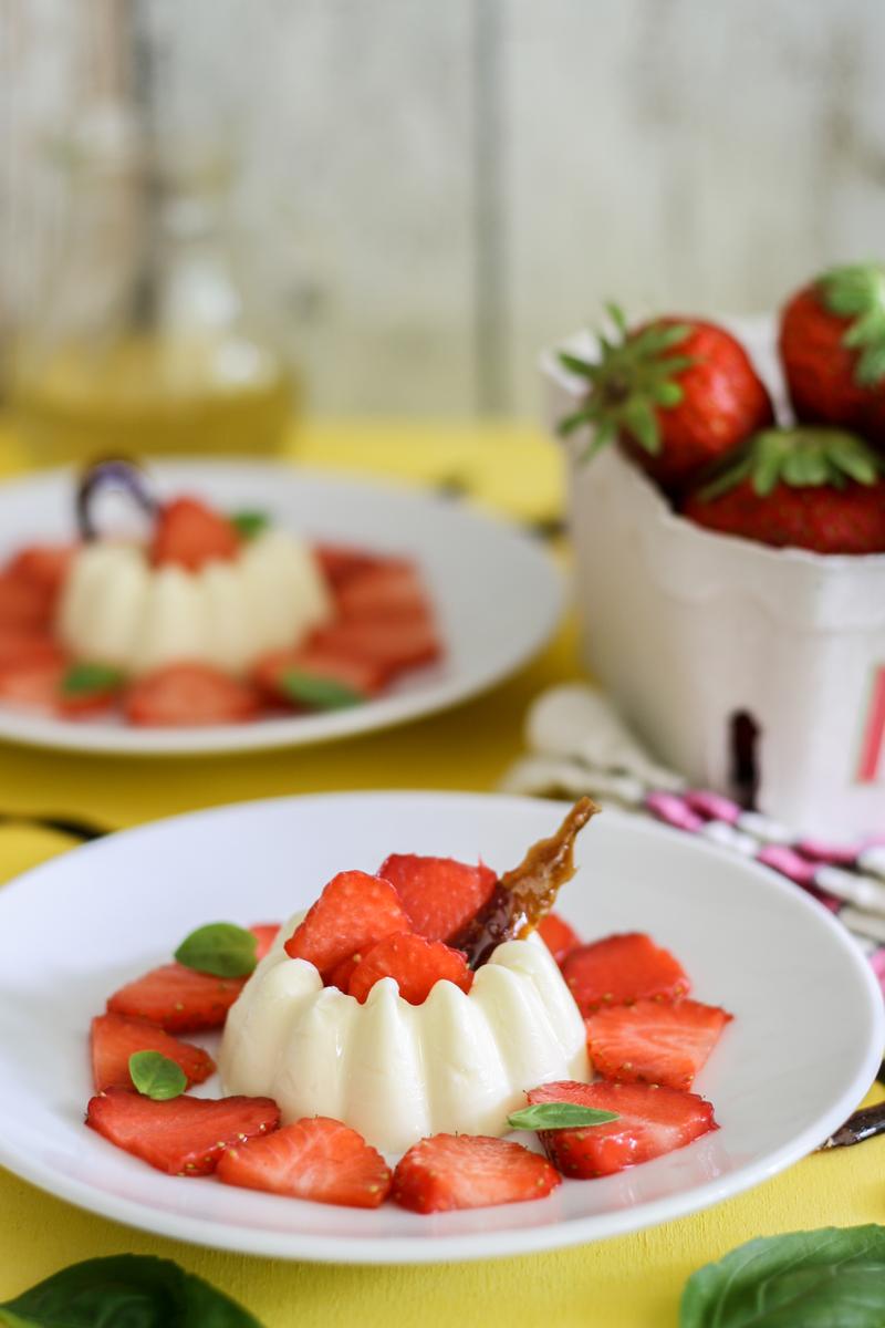 Rezeptbild: Frühsommerliche Panna Cotta