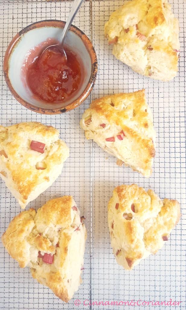 Rezeptbild: Saftige Rhabarber Scones 