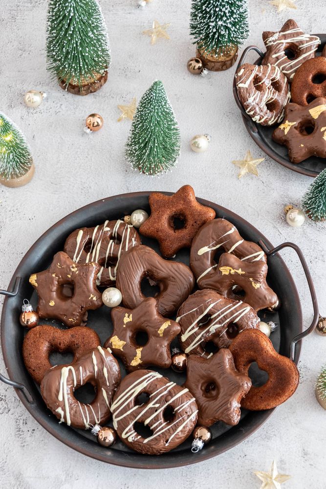 Rezeptbild: Weiche Lebkuchen Herzen, Brezeln und Sterne
