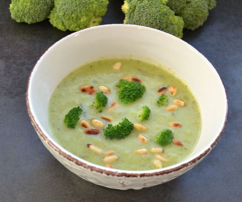Rezeptbild: Brokkolisuppe mit Basilikum 