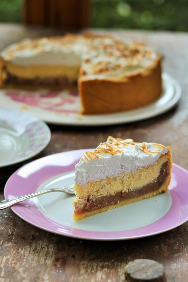 Rezeptbild: Rhabarber-Käsekuchen mit Baiserhaube