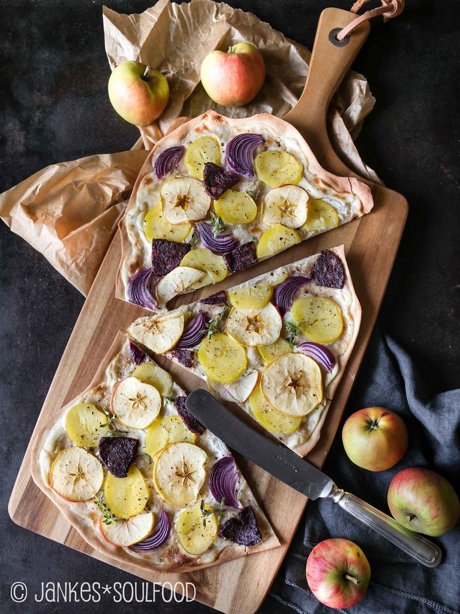 Rezeptbild: Flammkuchen "Himmel & Erde"