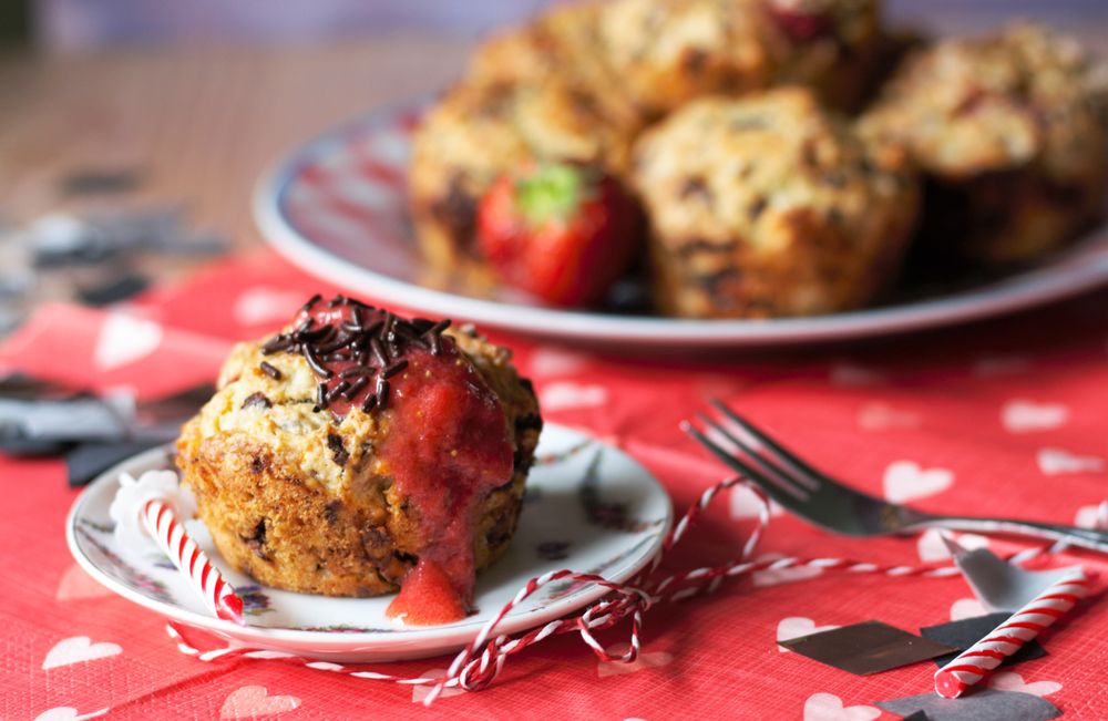 Rezeptbild: Geburtstagsmuffins mit Erdbeeren, Banane und Schokolade