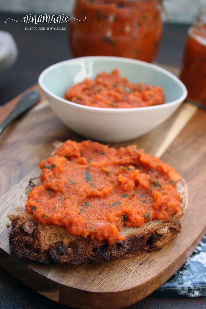 Rezeptbild: Möhren-Tomaten-Aufstrich