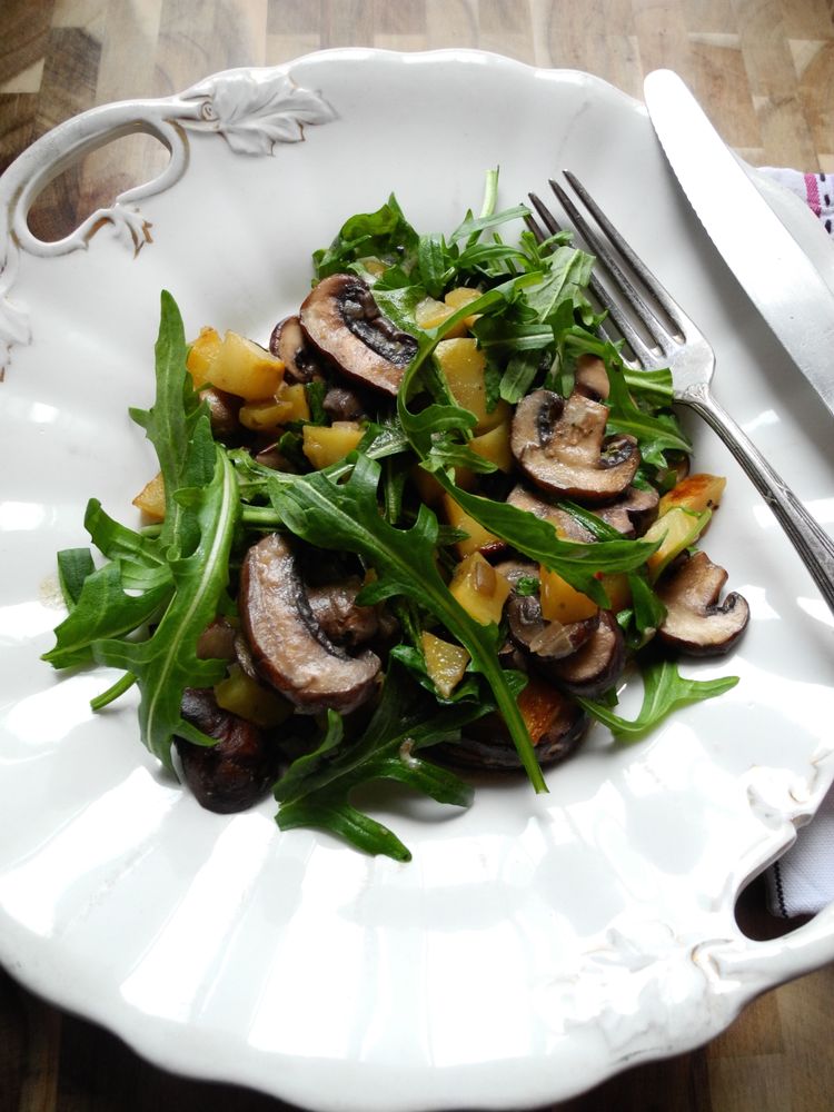 Rezeptbild: LIAISON VON PILZEN, RUCOLA UND KNUSPRIGEN KARTOFFELN