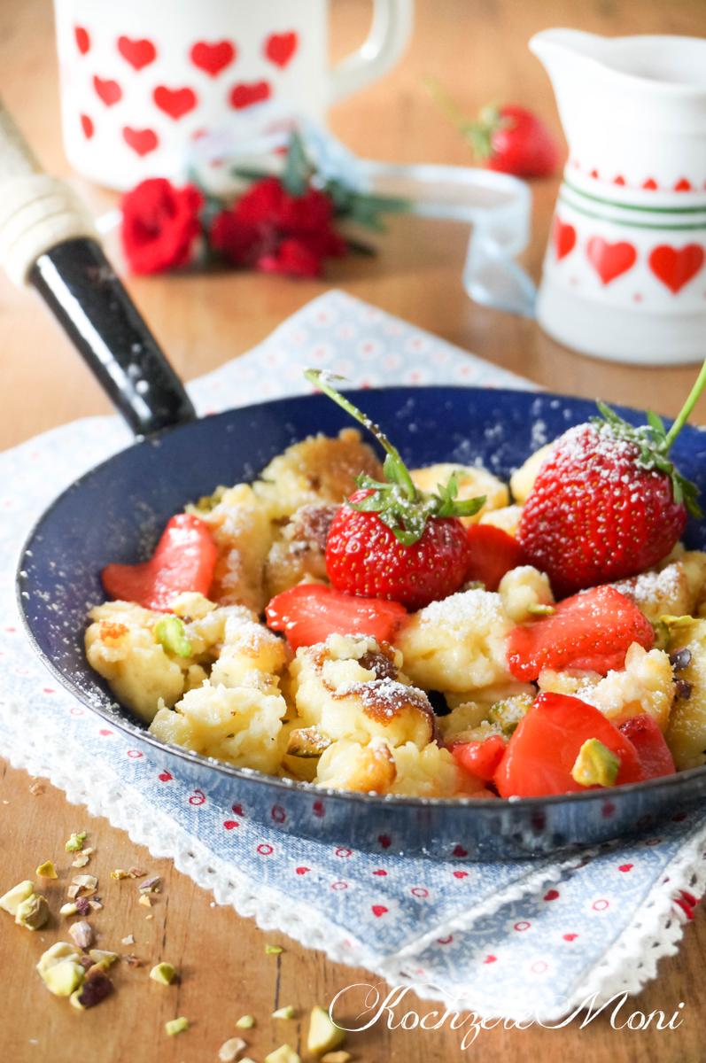 Rezeptbild: Buttermilchschmarrn mit Erdbeerröster