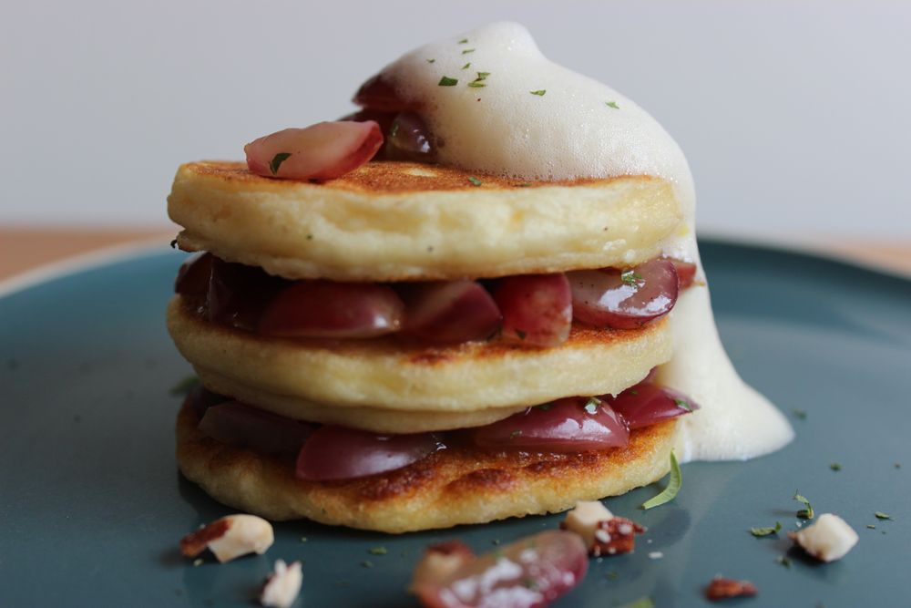 Rezeptbild: Ricotta-Pannekuche mit Trauben-Ragout und Riesling-Zabaione