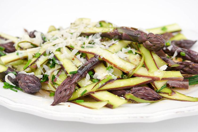 Rezeptbild: Violetter Spargel in Zitronen-Vinaigrette
