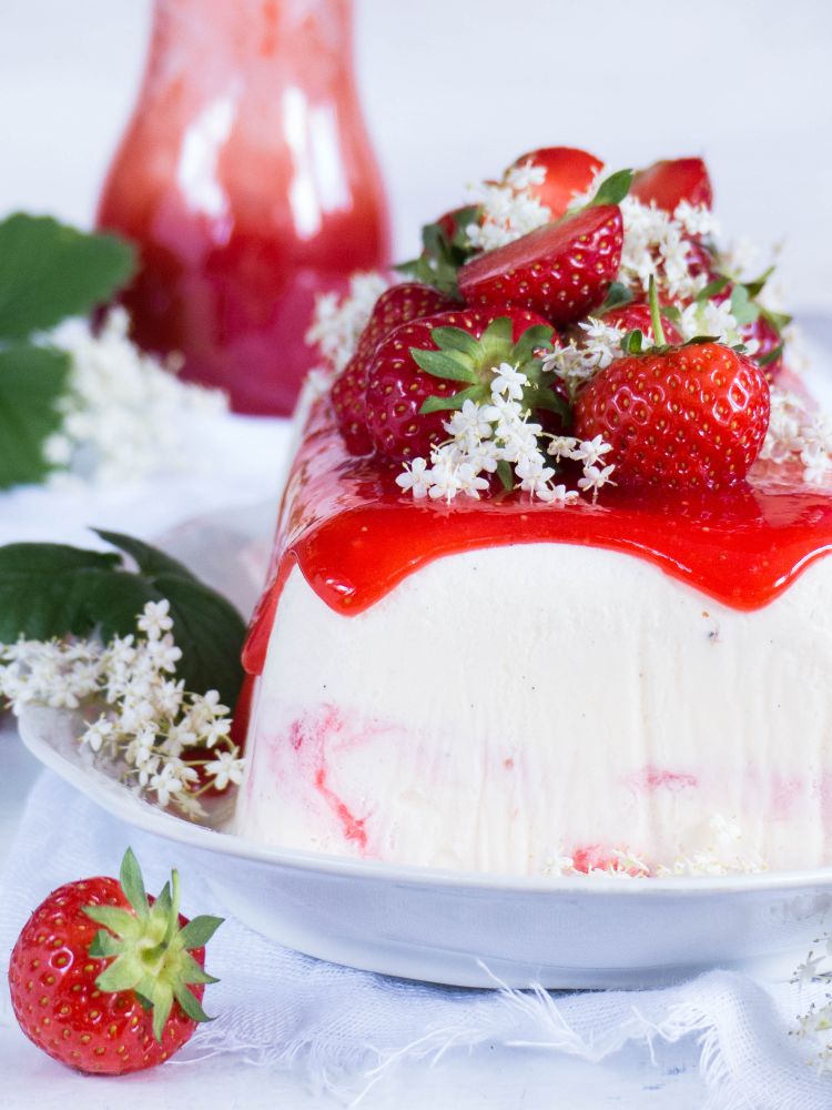 Rezeptbild: HOLUNDERBLÜTEN-ERDBEER PARFAIT