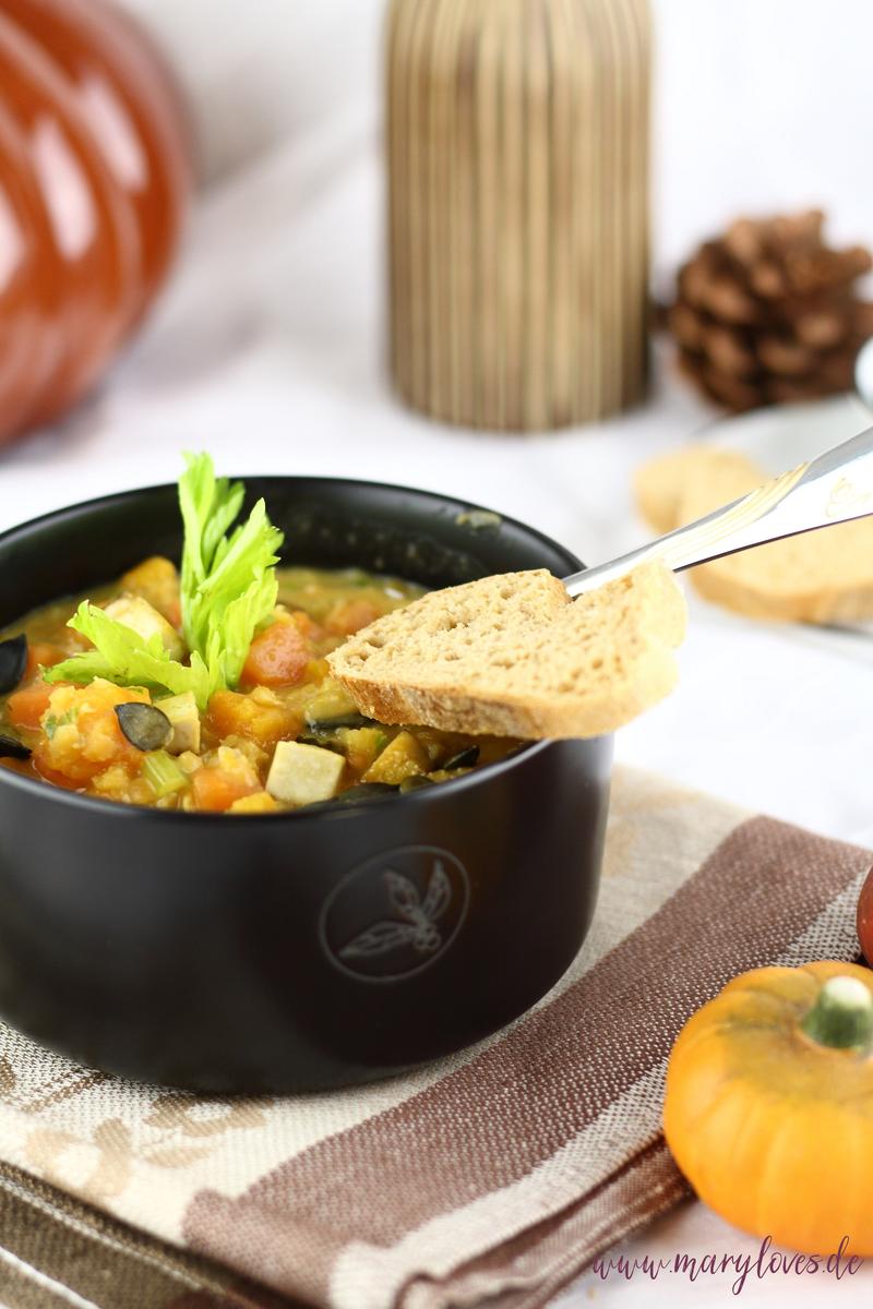 Rezeptbild: Vegane rote Linsensuppe mit Süßkartoffel & Kürbis