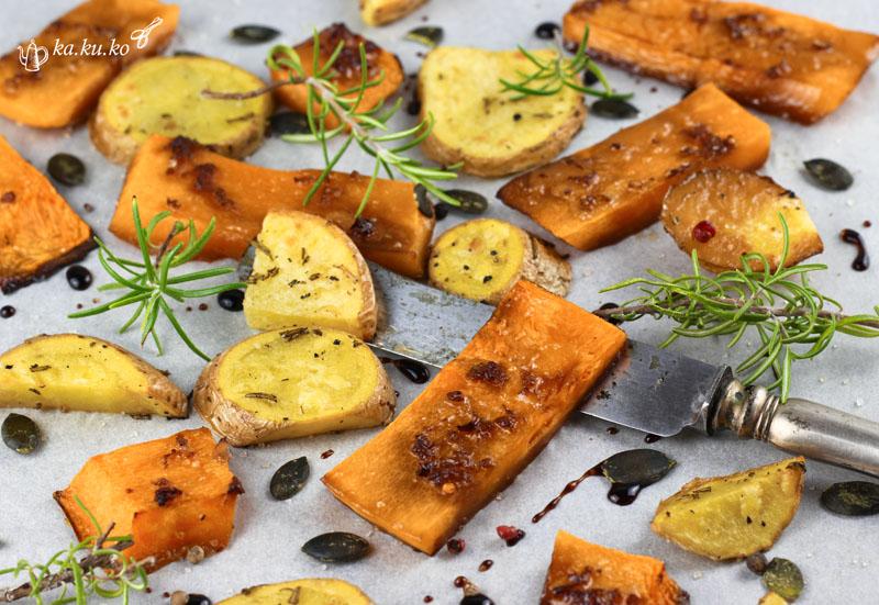 Rezeptbild: Gebackener Asia-Kürbis mit Rosmarin-Kartoffeln