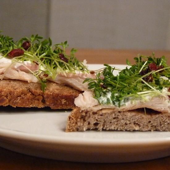 Rezeptbild: Räucherforelle mit Meerrettich Dip