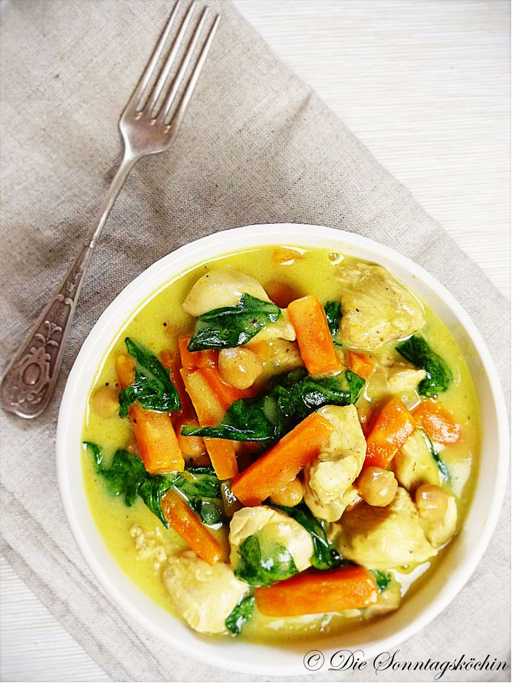 Rezeptbild: Hähnchencurry mit Spinat