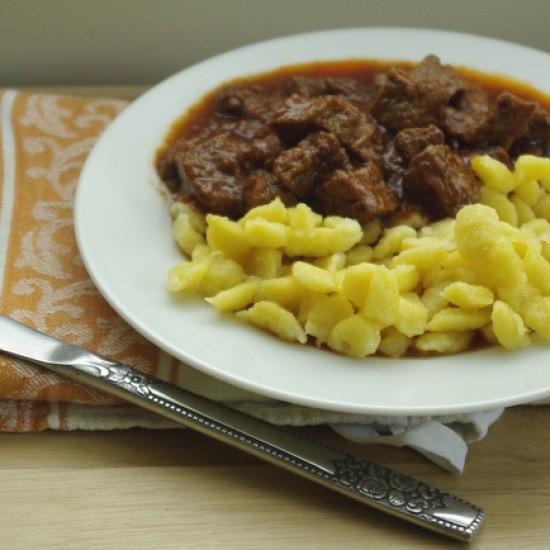 Rezeptbild: Vegetarischer Gulasch (Pörkölt) mit Seitan