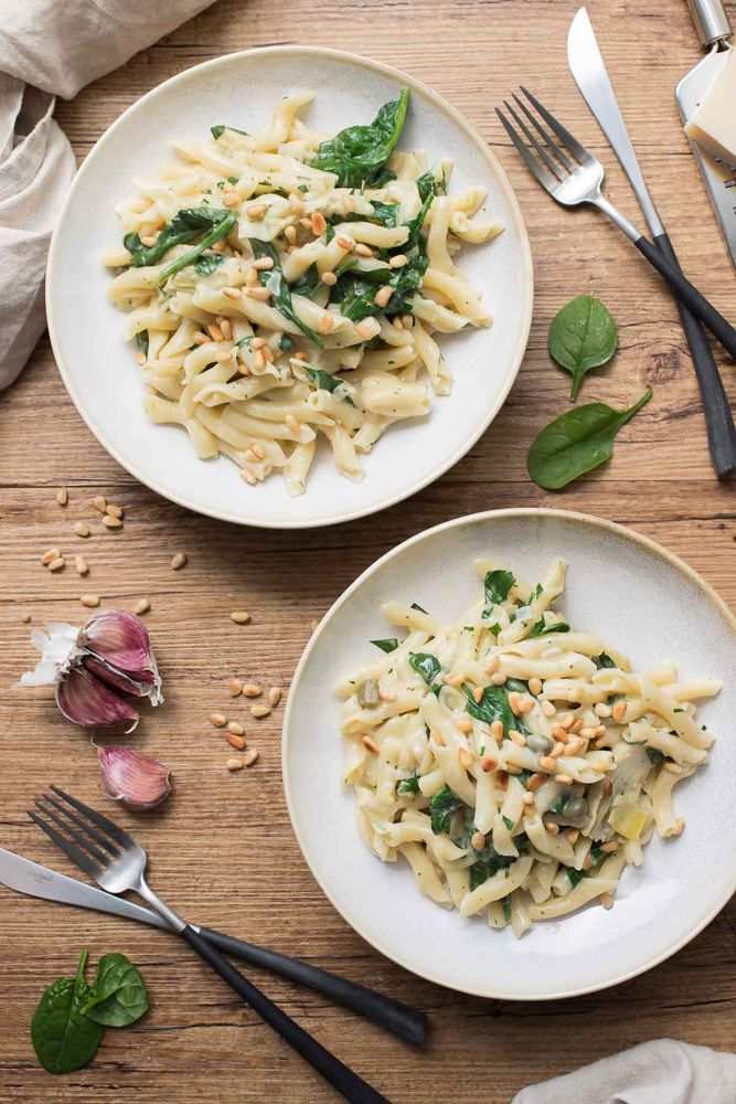 Rezeptbild: Cremige One Pot Pasta mit Artischocken und Zitrone